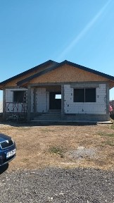 Casă la roșu în comuna Dascalu.