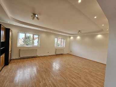 Etaj Vila de Închiriat Băneasa Sisesti zona de Nord, PROPRIE