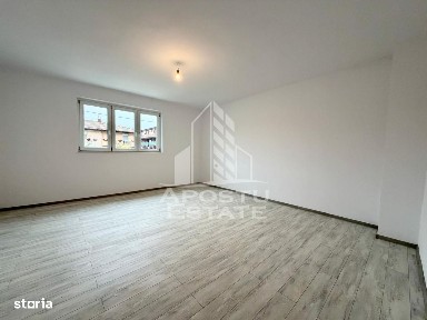 Casa 3 camere, locuri de parcare, ideala pentru firme, Chisoda