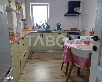 Apartament renovat 66 mp 3 camere 2 bai balcon pivnita Cisnadie