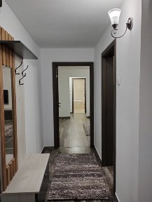 VÎND/ÎNCHIRIEZ APARTAMENT 2 CAMERE în spate la Magazin Victoria