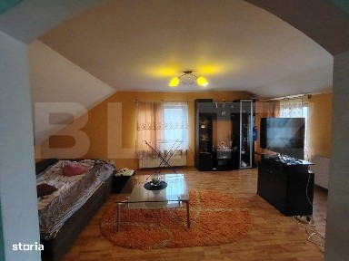 Casa cu 2 apartamente in Livezeni