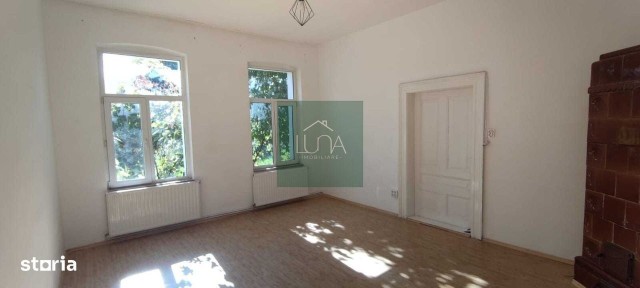 Casă de închiriat ultracentral - 3 camere, 100 mp - pretabil business