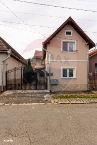 Casă construita in 2016, mobilata si utilată, zona liniștită