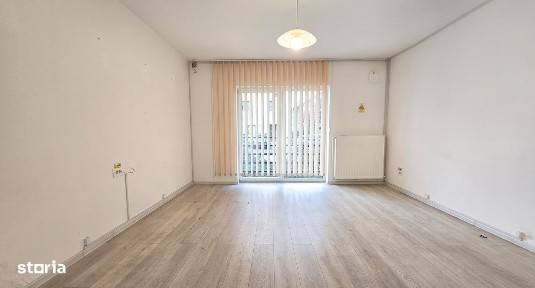 Spatiu De Birou Zona De Case Tractoru