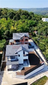 Casa de vanzare cu priveliste frumoasa