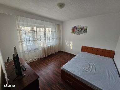 Apartament cu 3 camere de închiriat în Curtea de Argeș.