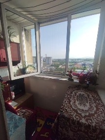 Primesc o femeie în gazdă pe termen lung în garsonieră