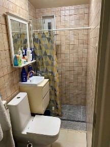 Casuta modesta Bucuresti central de vanzare