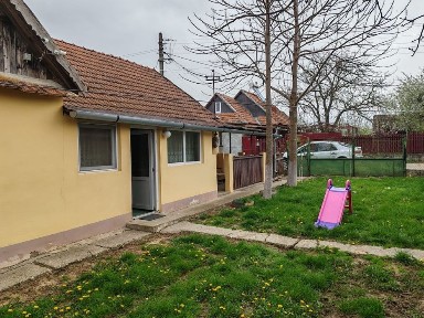 Vând casa la Crestur