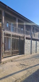 Vand apartament situat in cladire tip vilă,la curte!