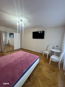 Inchiriez apartament cu 1 camera zona Scolilor colt cu bd Al. I. Cuza