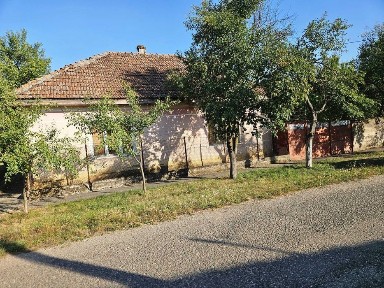 De vanzare teren + casa si anexa in Vladimirescu, jud. Arad