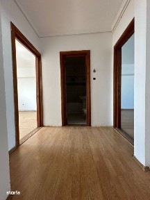 - Apartament 2 camere decomandat, Calea Calarasilor, etaj intermediar.