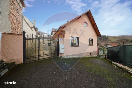 Casă cu 5 camere si curte, de vânzare, zona Centrul Istoric!