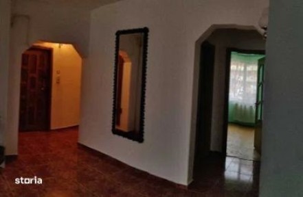Apartament 3 camere, etaj 1, zona Casa Armatei