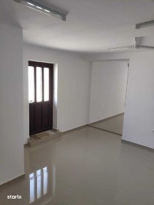 Ploiesti spatiu comercial, tip casa cu mansarda, de inchiriat/vanzare.