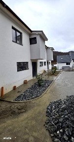 Duplex de vanzare, 4 camere, 3 bai, zona Tauti