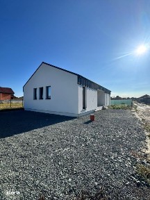 Casa noua, semifinisata - aproape de oras!