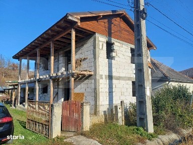 Casa + 20 arii teren, distanta 30 km de Bistrita