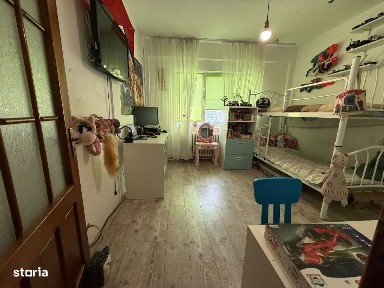 Apartament cu 3 camere - zona Mircea