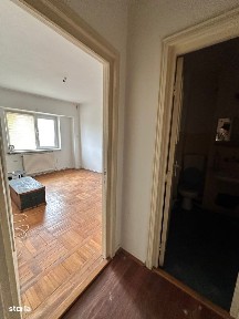De vanzare apartament cu 3 camere si balcon, 2 bai, 70mp, 52000euro