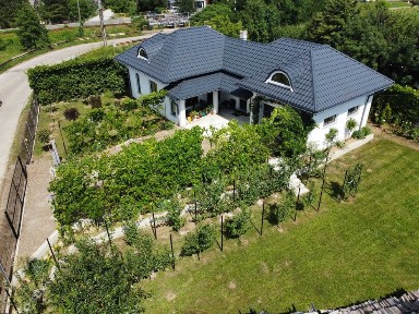 Casa noua stil romanesc - Vicovu de Jos centru - Detalii in anunt