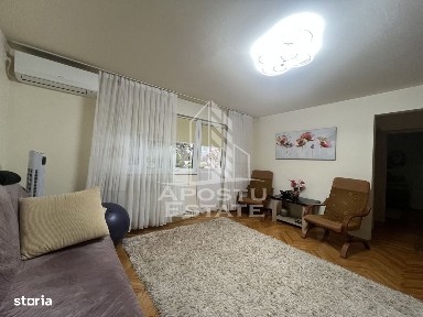Apartament cu 3 camere, 2 bai,etajul 1, centrala,renovat,Dambovita