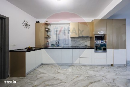 Casă 4 camere, de inchiriat, Izvor!