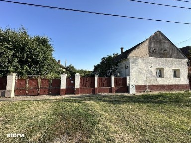 Vand casa la soseaua principala in Becicherecu Mic-15 km de Timisoara