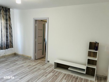 Inchiriez apartament