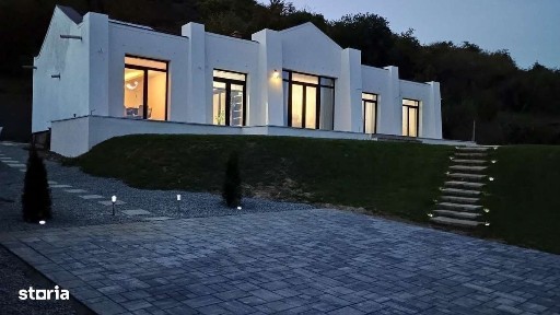 Casă modernă cu priveliște superbă, în mijlocul naturii, teren 21arii
