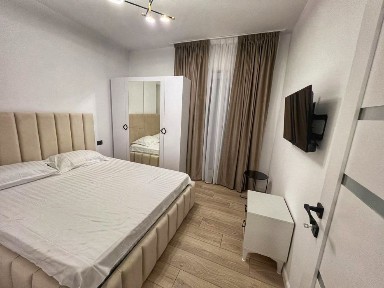 Închiriez apartament studio-Central, bloc nou, Lupeni-Politie+ Parcare