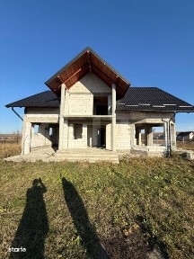 Casa cu etaj la rosu, 160 mp utili, 1200 mp teren, zona Trei Movile -