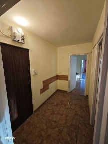APARTAMENT 3 camere, et. 1, zona Garii