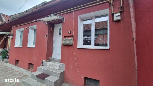 Studio la casa, zona strazii Lunga