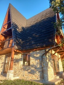 Casă la munte cu teren 1200 mp și magazie