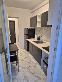 Vând 2 apartamente,ambele cu grădină si parcare