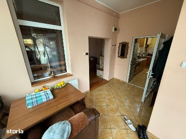 Casa cu garaj si 2 seminee, langa Parcul Mare - Str. Victoriei, Baia