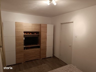 Închiriez apartament cu 2 camere