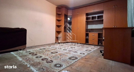 Apartament spatios, cu 2 camere decomandat