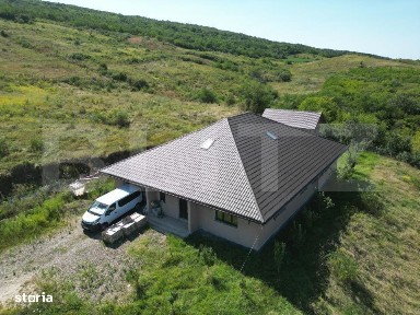 2 Case, 7 camere, 5 bai, 280 mp utili, 1200 mp teren, zona sat Chipe