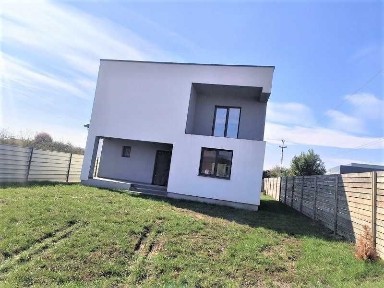 Ocazie Casă spațioasă și modernă într-o zonă liniștită!
