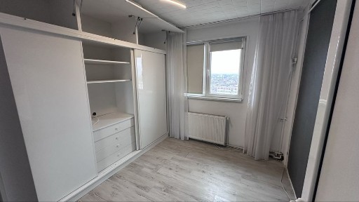 Vand apartament 3 camere