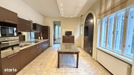 De inchiriat apartment tavan inalt 4m pretabil birou centrul istoric