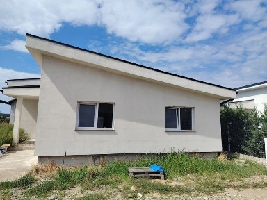 Vând casă nouă în Oșorhei