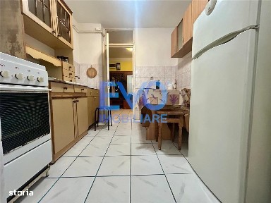 Apartament de vanzare cu 3 camere, decomandat, Alexandru cel Bun (Mine
