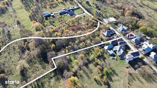Teren si casa de vânzare la baza muntelui Iezer in Valea Mare Pravat