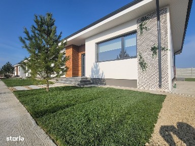 Casă 4 camere, mobilată lux, curte 350 mp, mutare imediată