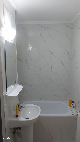 Vând garsoniera Mioveni, etaj 2,zona centru